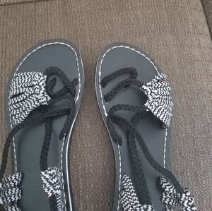 Cute womans size small 10 sandal